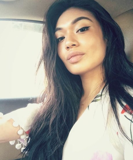 Reyna Morena nude model photos