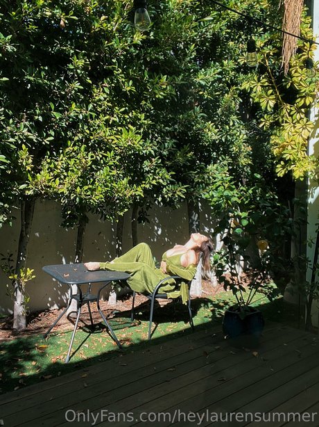 Lauren Summer model art galleries