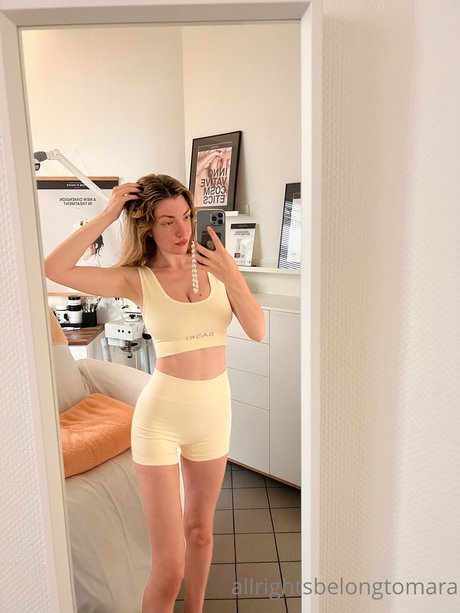 angel maralyn model pretty photo