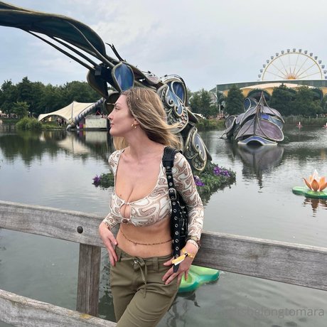 angel maralyn exclusive model pic