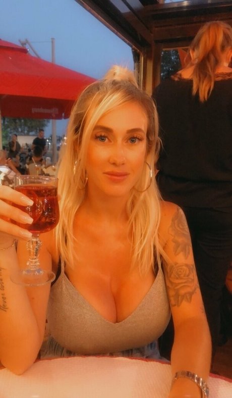 bunnyblondy beautiful model pictures