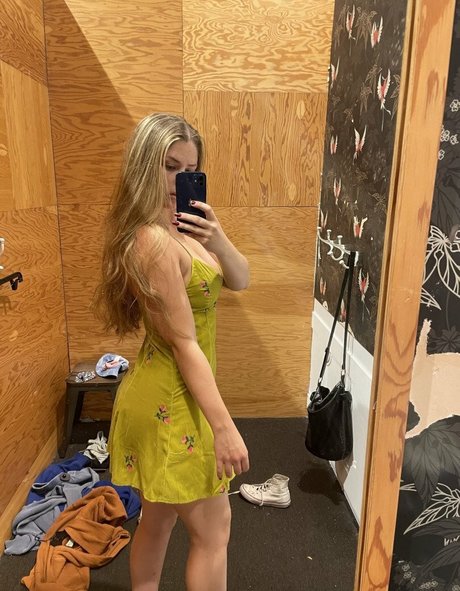 Riley Reign exclusive actress gallery