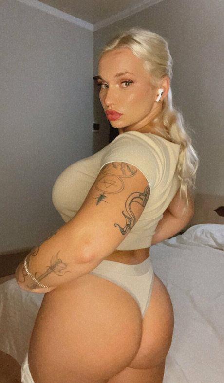 Zoie Burgher xxx pornstar picture