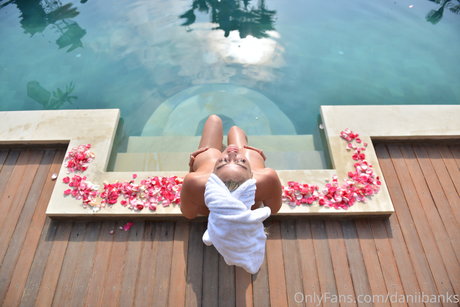 blonde famous onlyfans free photos