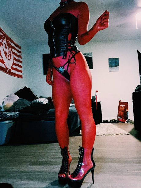 Phoenfatale model pornographic archive