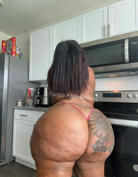 therealfyebottom model adult pic