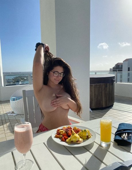 Natalie Monroe erotic actress pictures