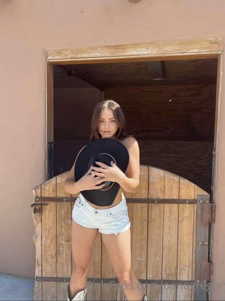 Oana Gregory nude model gallery