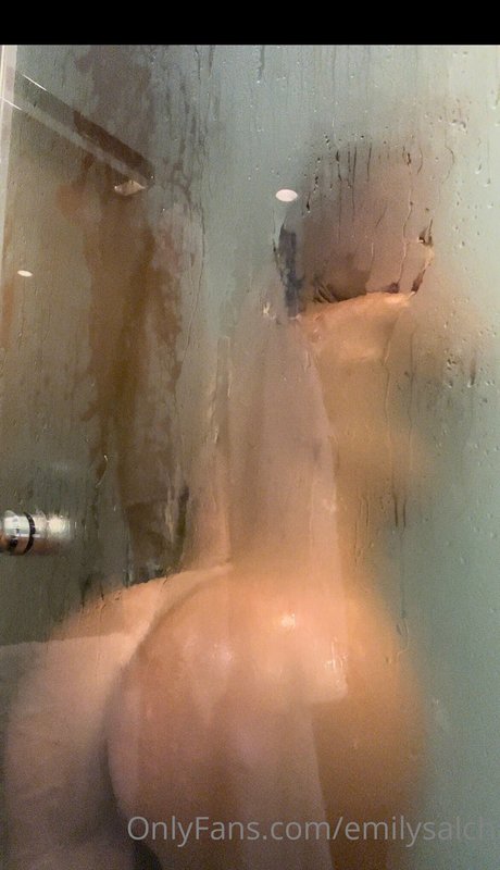 Emily Salch star nude pictures