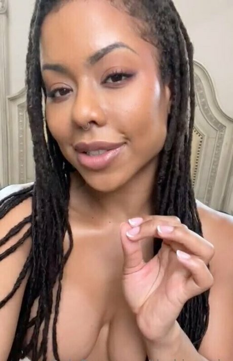 Kira Noir pretty pornstar archive