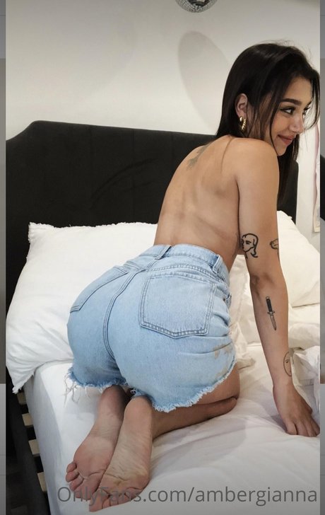 Amber Gianna naked model pictures