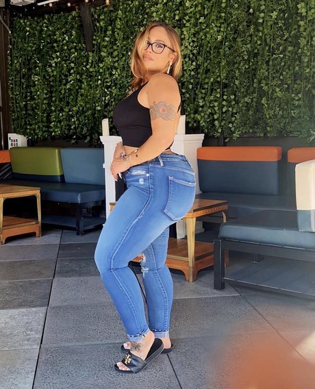 Scarlett Cakez pornographic star img