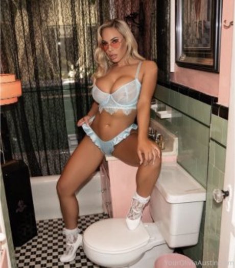 Olivia Austin art star photos