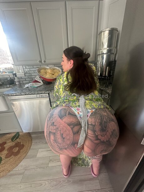 Miss Thick N Tatted naked star pics