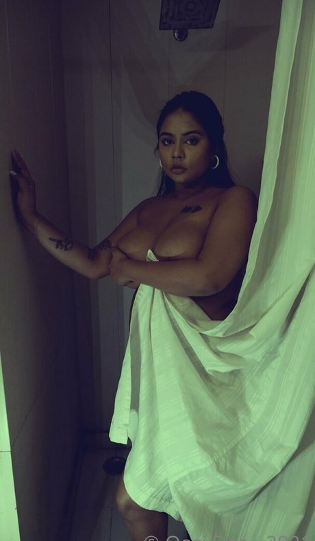 Oasi Das naked actress gallery