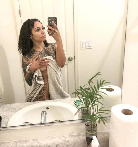 Omgyoash nudes star archive