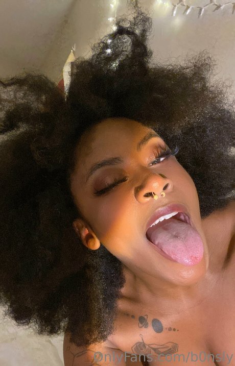 B0nsly model adult pictures