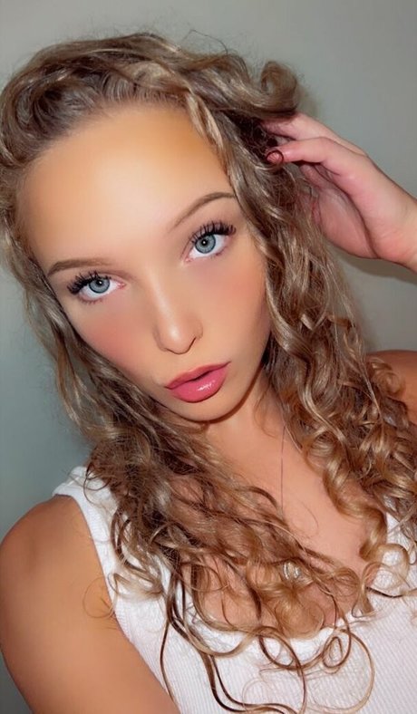 Evie And Ellie Erikson pornstar pretty photo