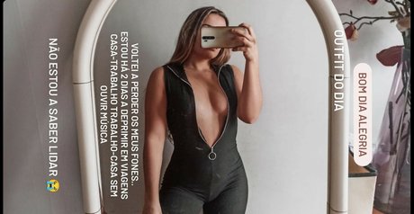 Flavia de Sousa_ star art pics