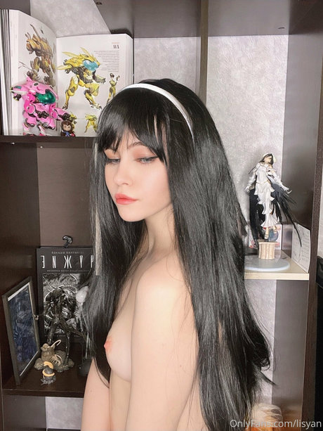 Lisyan Fox hot actress images