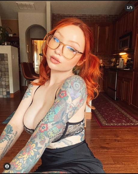 baesuicide hot actress photo