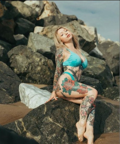 baesuicide pornographic model picture