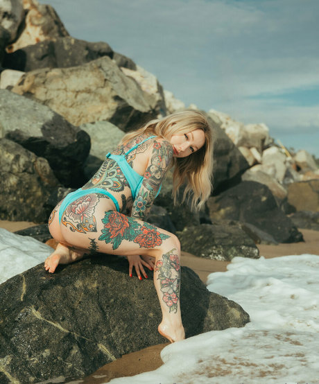 baesuicide high quality model photo