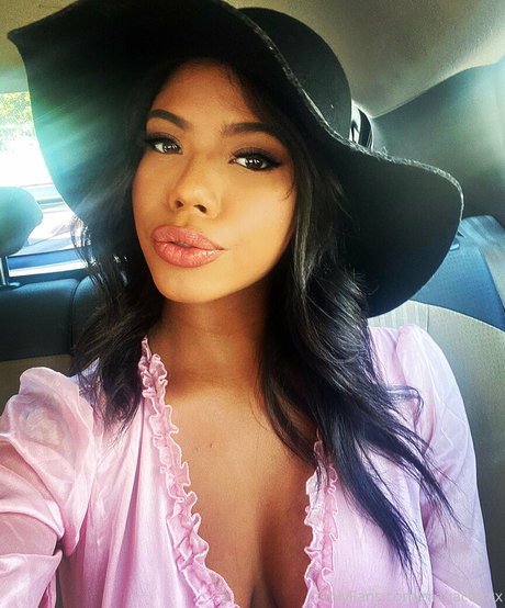 Nia Nacci erotic star photo