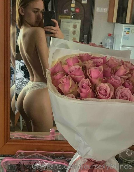 your sexy blonde exclusive actress pics