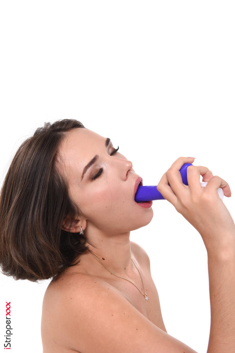 Eve Sweet exclusive star images