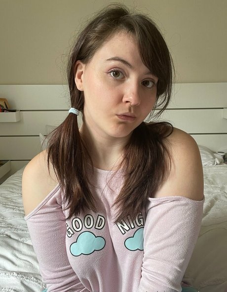 Whitish Cherry nudes model images