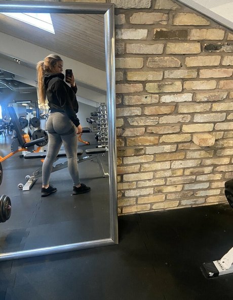 Scream Queen erotic actress pic