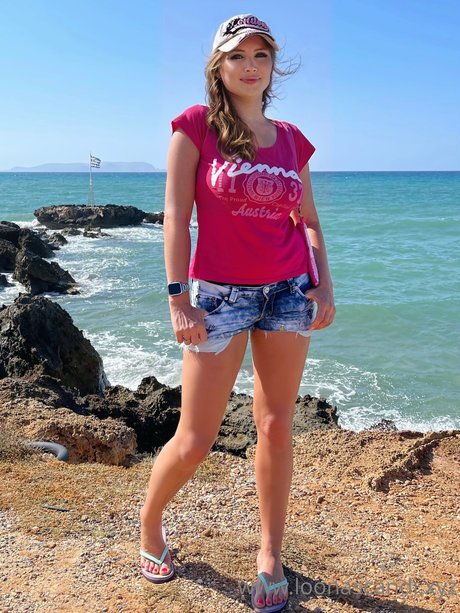 Loona Scandi xxx pornstar photos