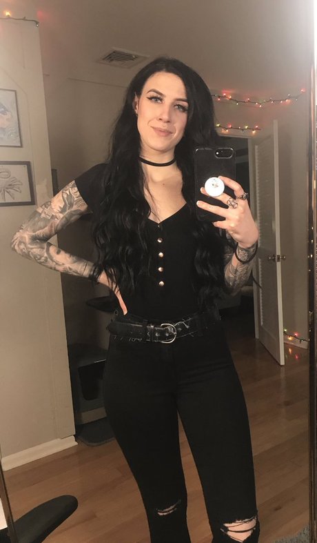 MsKILLIONAIRE model nude image