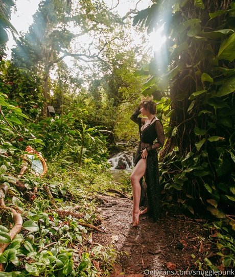 Snugglepunk top model pictures