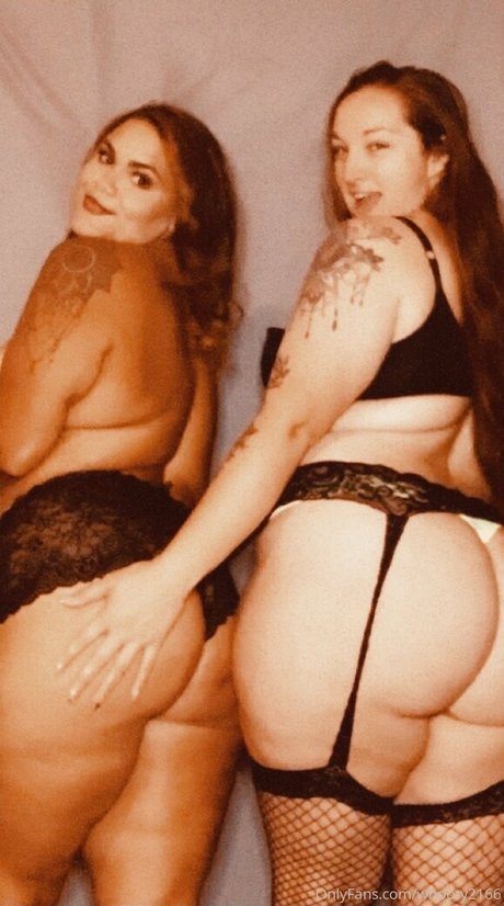 Whooty2166 sexy star photo