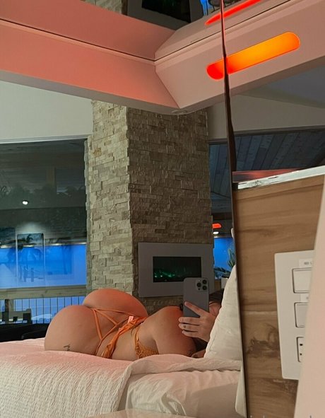 Nickynaple art actress photo