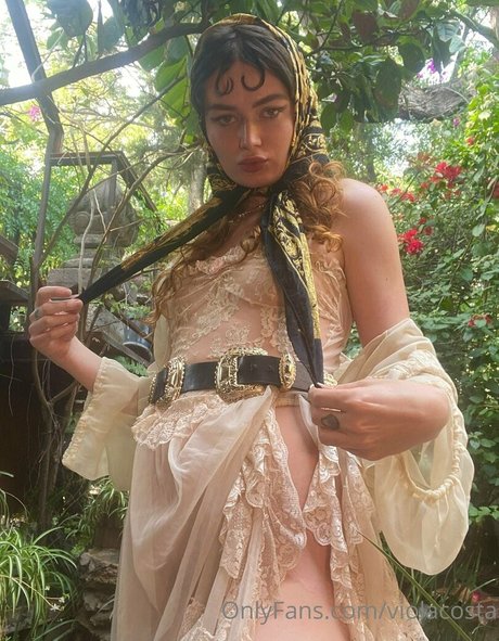 floraauclair model nude pictures