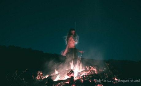 thegarnetsoul erotic model photo