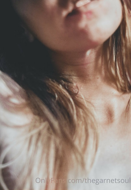 thegarnetsoul model erotic pictures