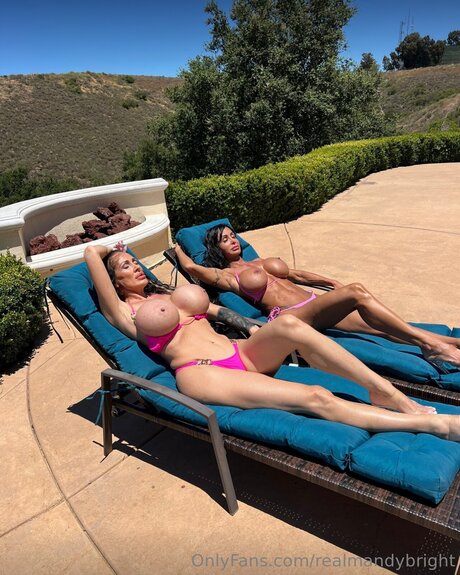 realmandybright star naked photo