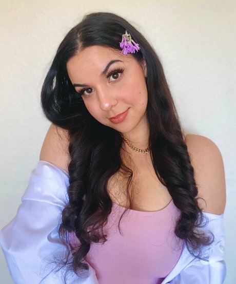 Obviously Queen model sexy img