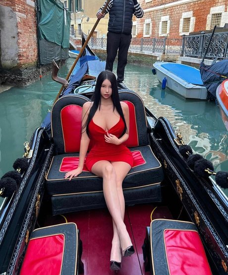 Baek Si Young model xxx photos