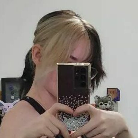 DeadlyKitten s Kofi model sexy photos