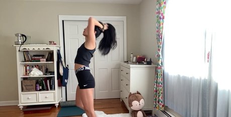 ehmbies nude model photo