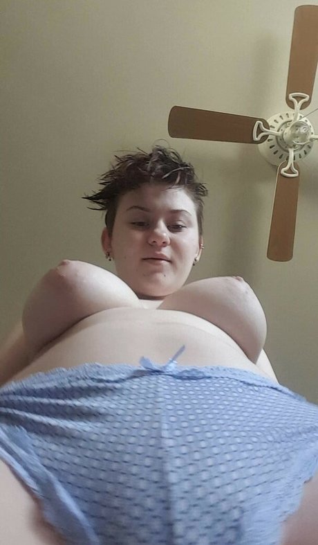 Curvy Elvish Girl perfect model gallery