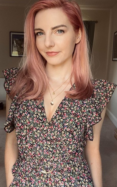 LDShadowLady adult actress photo