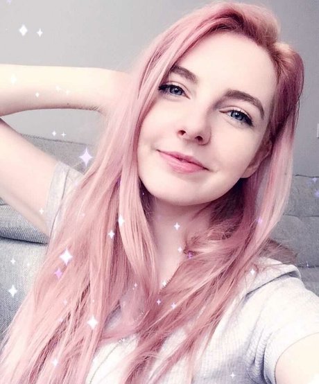 LDShadowLady pornographic model image