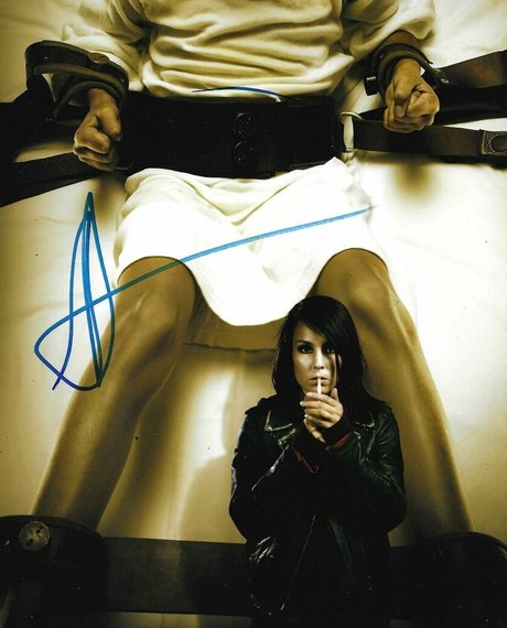 Noomi Rapace hot star galleries