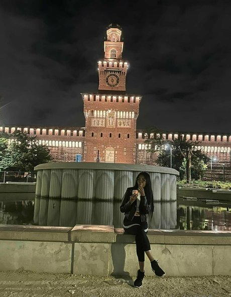 Mae Kulit sexy pornstar archive